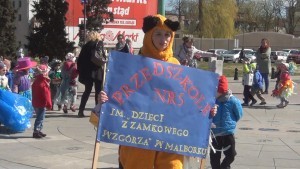 EKOLUDKI NA POMOC NASZEMU MIASTU, CZYLI MARSZ EKOLOGICZNY  MALBORSKICH  PRZEDSZKOLAKÓW - 20.04.2015