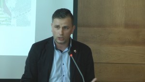 RADNY PAWEŁ DZIWOSZ: KTO BADAŁ POPYT NA MIESZKANIA W MALBORKU? RADNI UCHWALILI ZMIANĘ STUDIUM UWARUNKOWAŃ I KIERUNKÓW ZAGOSPODAROWANIA PRZESTRZENNEGO MIASTA MALBORKA. VIII SESJI RADY MIASTA – 28.05.2015