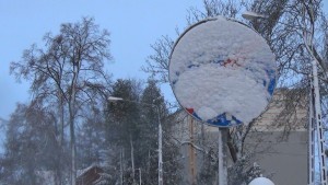 Atak zimy w Sztumie. Zawieja ze śnieżycą na ulicach i chodnikach. (WIDEO) – 28.11.2016
