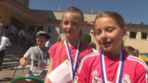 Dzierzgoń: XII Bieg Papieski. Święto szkoły w dniu urodzin Jana Pawła II. Zmagania biegaczy i integracja – 18.05.2017 