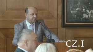 Brak absolutorium, którego nikt nie zauważył. Pozytywna ocena Izby Obrachunkowej nie przekonała radnych. Kolejna absurdalna sytuacja podczas sesji. 
