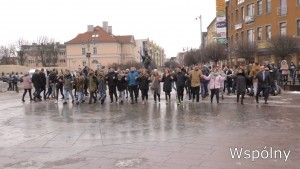 Wspólny polonez na Placu Jagiellończyka. Zobacz pełne nagrania. 