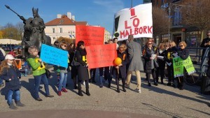Malborska oświata wyszła na ulicę. Happening na placu Jagiellończyka. [wideo, zdjecia]