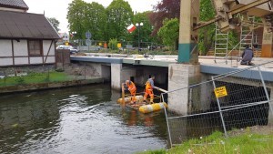 Renowacja mostu zwodzonego na rzecze Tuga w Nowym Dworze Gdańskim. Zobacz najnowsze wideo i zdjęcia
