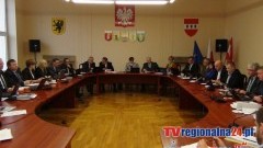 RADNI DEBATOWALI O STANIE DRÓG POWIATOWYCH PODCZAS VI SESJI RADY POWIATU SZTUMSKIEGO – 31.03.2015