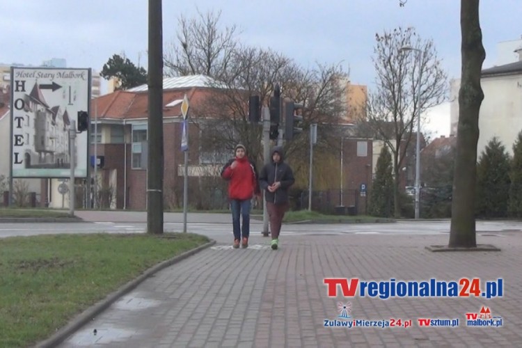 MALBORK: POGODA ODSTRASZYŁA ŚWIĘTUJĄCYCH LANY PONIEDZIAŁEK. - 06.04.2015