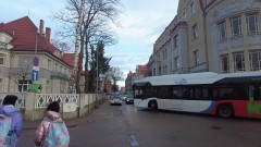 Malbork. Problem z parkowaniem na ul. 17 Marca. Dochodzi do uszkodzeń samochodów – alarmują mieszkańcy.
