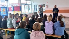 Powiat sztumski. Jak poradzić sobie z hejtem? - spotkanie policjantów z młodzieżą.