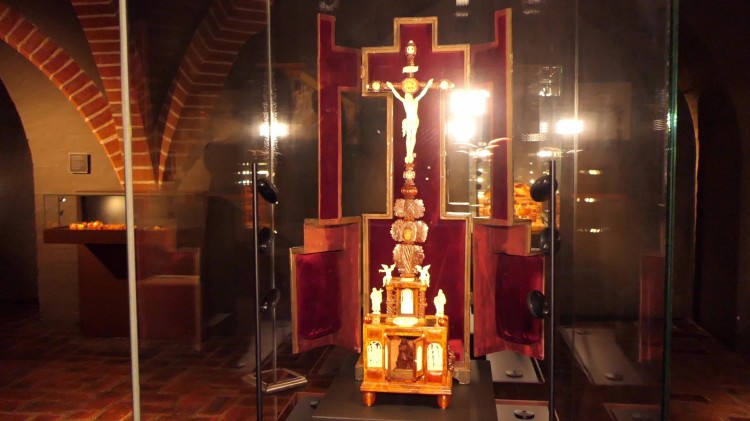 Malbork. XVII-wieczny ołtarzyk bursztynowy – nowy zakup Muzeum Zamkowego.…