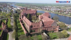 Muzeum Zamkowe w Malborku zaprasza na Majówkę. Zobacz Zamek krzyżacki z lotu ptaka. Wideo