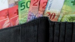 BADANIE: Polacy reagują na kryzys frankowy. Blisko 20 proc. chciałoby, żeby państwo zmusiło banki do ugód 