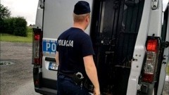 Powiat sztumski. Wybił szyby, uszkodził drzwi i groził właścicielce domu.