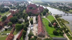 Przedzamcze Zamku Malbork: Przebudowa zabytkowych budynków gospodarczych - sierpień 2023 4K [wideo, zdjęcia]
