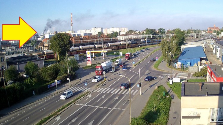 Kłęby dymu nad cukrownią i nieprzyjemny zapach w Malborku – informują mieszkańcy. Zobacz wideo