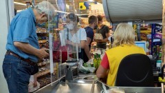 Kolejny miesiąc z rzędu spada dynamika wzrostu cen. Jednak w sklepach nie widać, żeby było taniej.