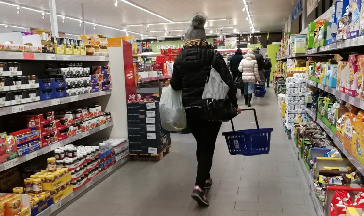 Polacy zrobią świąteczne zakupy spożywcze znowu na ostatnią chwilę.…