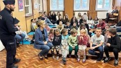Powiat sztumski. Jak bezpiecznie spędzić ferie? - spotkanie policjanta z dziećmi i młodzieżą.