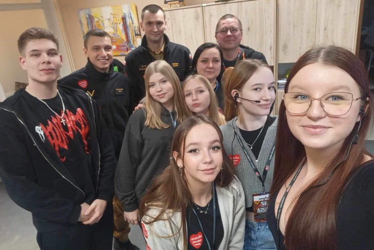 Mieszkańcy i służby mundurowe z Nowego Dworu Gdańskiego wspólnie zagrali dla WOŚP.