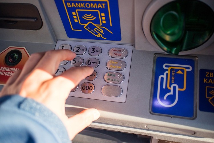 Próba wysadzenia bankomatu, kot w studni i zalane mieszkanie – raport…