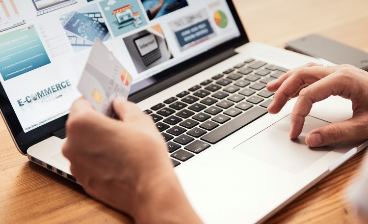 Polacy boją się kupować w zagranicznych e-sklepach. Lista problemów…