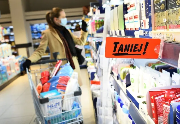 Polacy chcą tańszych zakupów przed świętami. Ponad 55 proc. oczekuje&#8230;