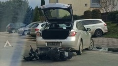 Powiat sztumski. Zderzenie osobówki ze skuterem – jedna osoba trafiła do szpitala.