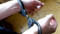 Sztum. Z narkotykami w kieszeni spacerował w pobliżu Komendy Powiatowej Policji.