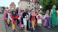 Barwnym korowodem rozpoczął się XXI Międzynarodowy Festiwal Kultury Dawnej w Malborku. Wideo i zdjęcia
