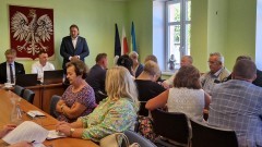 Gmina Sztutowo. Wójt Robert Zieliński z jednogłośnym absolutorium i wotum zaufania.