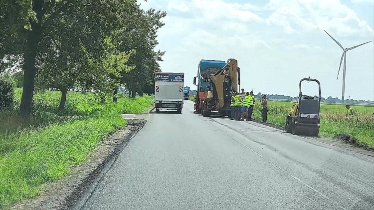 Kolejne utrudnienia w drodze nad morze – trwa modernizacja DW502 między…