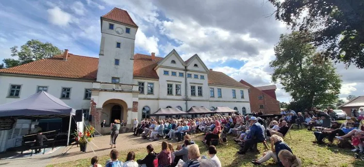 Powiat sztumski. Muzyka Chopina popłynęła w Stążkach.