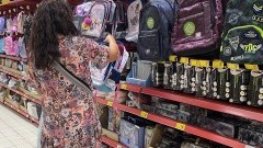 Art. szkolne poszły w górę r/r o 6,2%. W sklepach jest też o 17,9% więcej promocji niż rok wcześniej