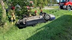 Cisy. Dachowanie samochodu na DK 22. Uciekała z małymi dziećmi przed policją.
