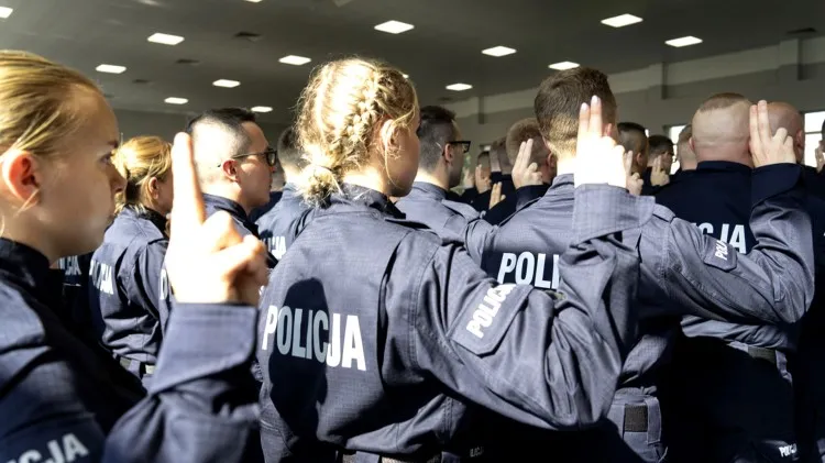 Ślubowanie nowo przyjętych policjantów.