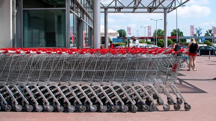 Powrót niedziel handlowych z coraz większym poparciem. Widać też mocną&#8230;