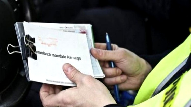 Powiat malborski. Jeden jechał za szybko, drugi bez uprawnień.