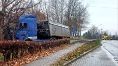 Powiat sztumski. Ciężarówką wjechał na chodnik i uderzył w latarnię – miał promile.