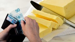 W ub.r. masło w sklepach przeżyło prawdziwą „huśtawkę cenową”. Od ponad 14% spadków do 37% wzrostów