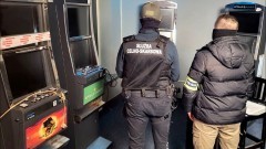 40-latka z narkotykami i nielegalne automaty – wspólne działania policjantów i celników.