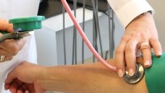 Dlaczego odpowiednie tętno jest ważne dla zdrowia? Kiedy tętno staje się niebezpieczne? Jak rozpoznać tachykardię i na co zwrócić uwagę?