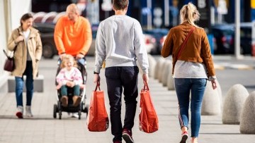 Dyskonty i hipermarkety na zakręcie. Polacy lekko sobie je odpuścili.&#8230;