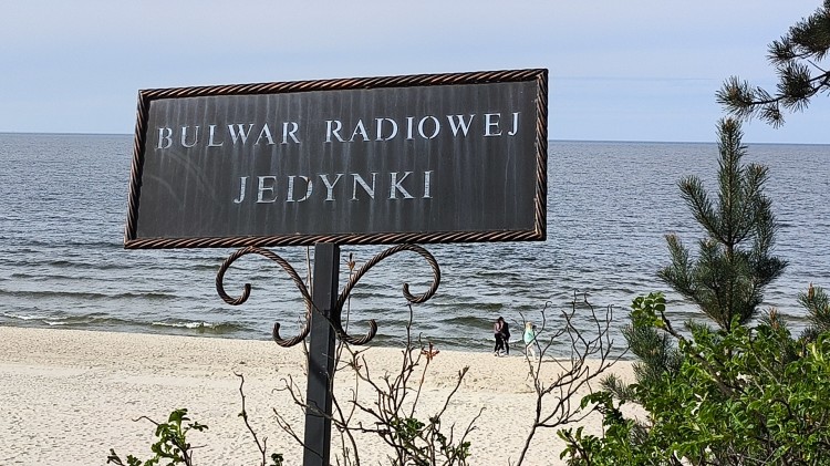 Stegna. Trwa przebudowa zejść na plażę wraz z budową promenady, elementów…