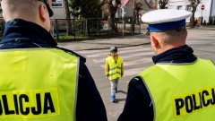 Bezpieczny pieszy – policyjna akcja na rzecz bezpieczeństwa na przejściach.