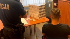 Rutynowa kontrola zakończona zatrzymaniem – narkotyki i nielegalne papierosy w aucie 34-latka.