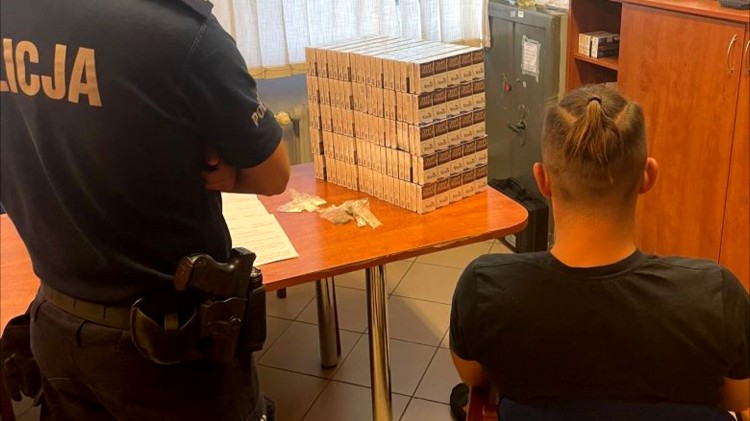 Rutynowa kontrola zakończona zatrzymaniem – narkotyki i nielegalne…