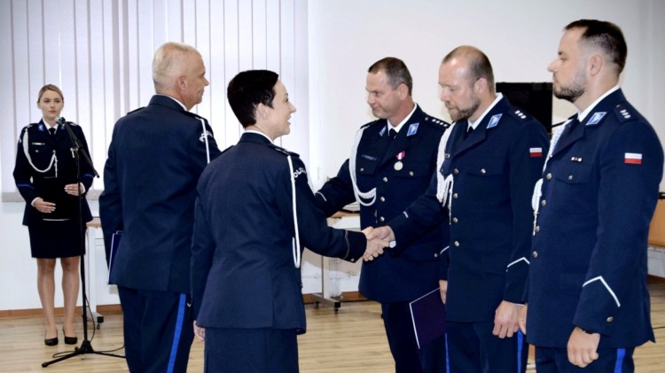 Święto Policji w Malborku - awanse, jubileusze i słowa uznania dla funkcjonariuszy.