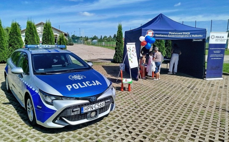 Nowy Staw. Wspólna akcja policji i sanepidu o bezpieczeństwie nad wodą.