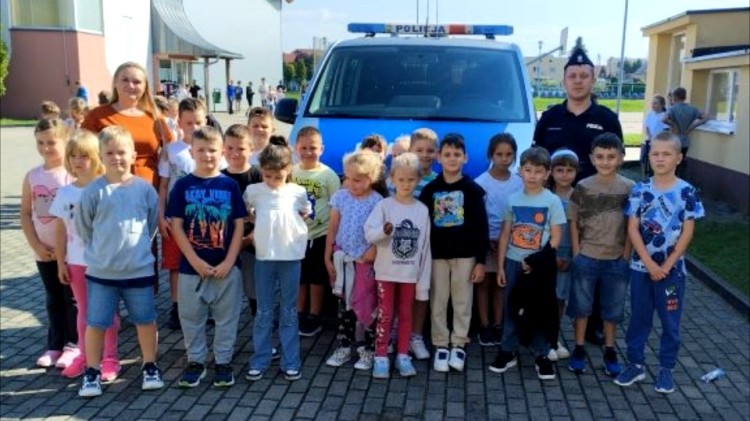 Bezpieczna droga do szkoły ? policjanci edukują najmłodszych.