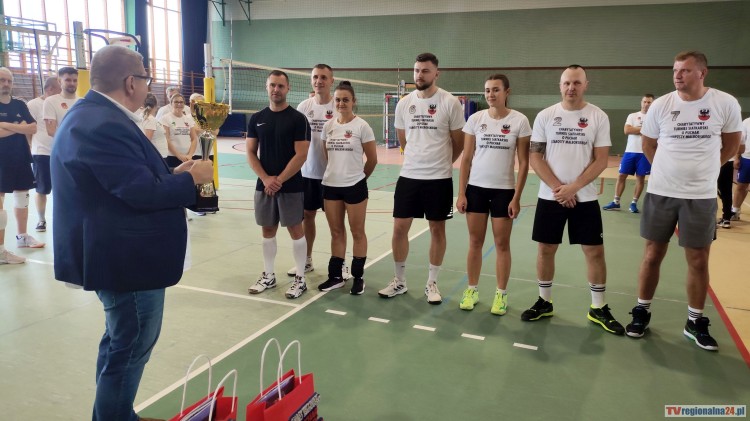 22. Baza Lotnictwa Taktycznego zwycięzcą Charytatywnego Turnieju Piłki Siatkowej o Puchar Starosty Malborskiego. Wideo i zdjęcia
