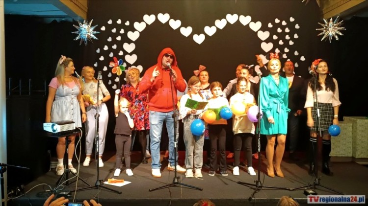 Jak Oni Śpiewają? w Nowym Stawie – śpiewem i sercem dla małej Lidki.
